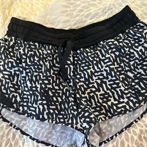 Lululemon hottie hot shorts sz 8